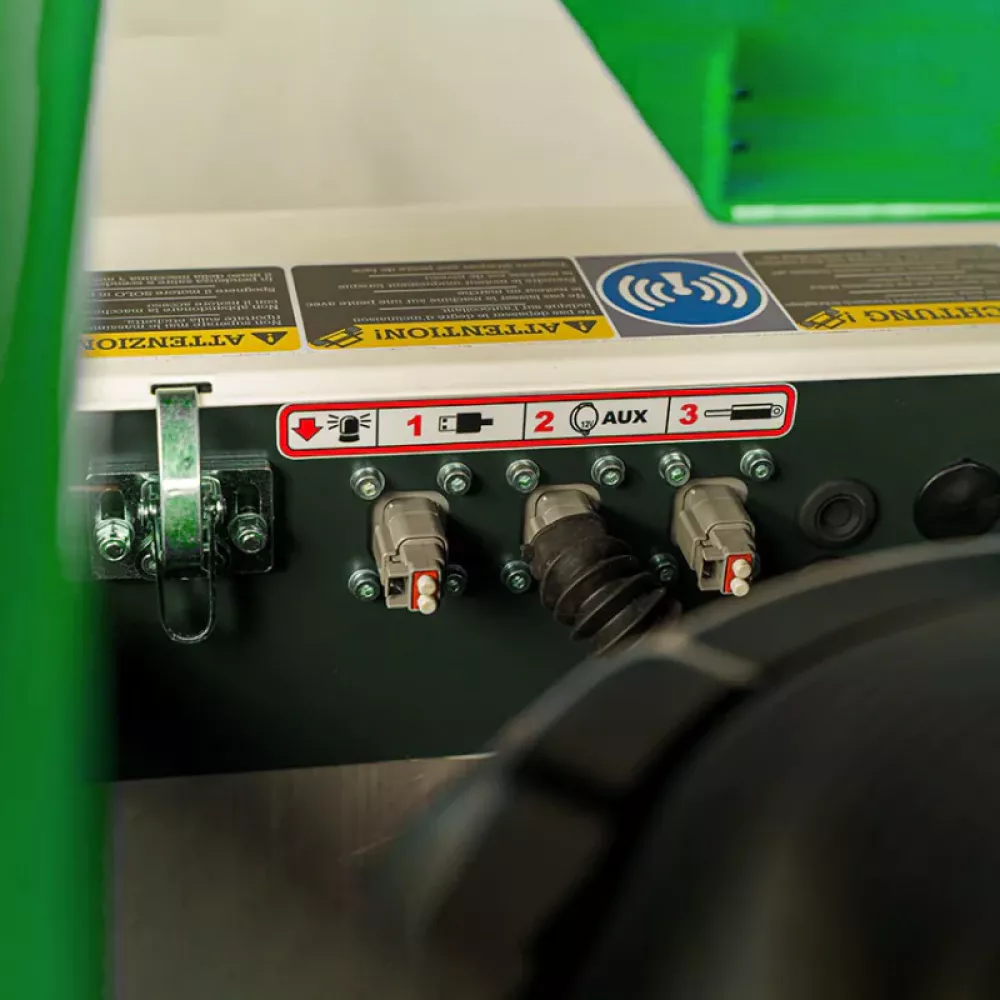 Caiman Commando 950 бензиновый робот газонокосилка