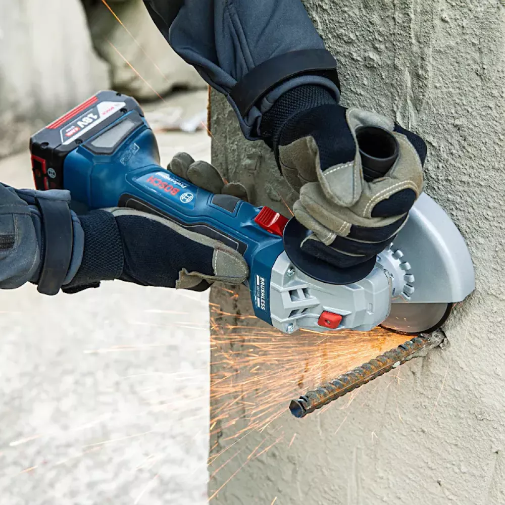 Bosch GWS 180-LI Professional аккумуляторная угловая шлифмашина (2 x 4 A·ч, ЗУ) 06019H90R0
