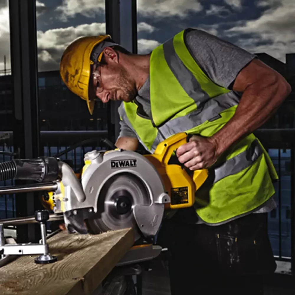 Торцовочная пила DeWALT DWS778, DWS778-QS