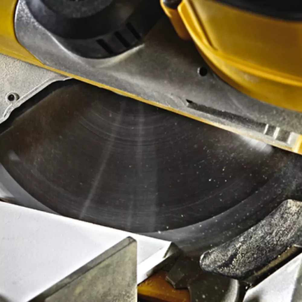 Торцовочная пила DeWALT DWS778, DWS778-QS