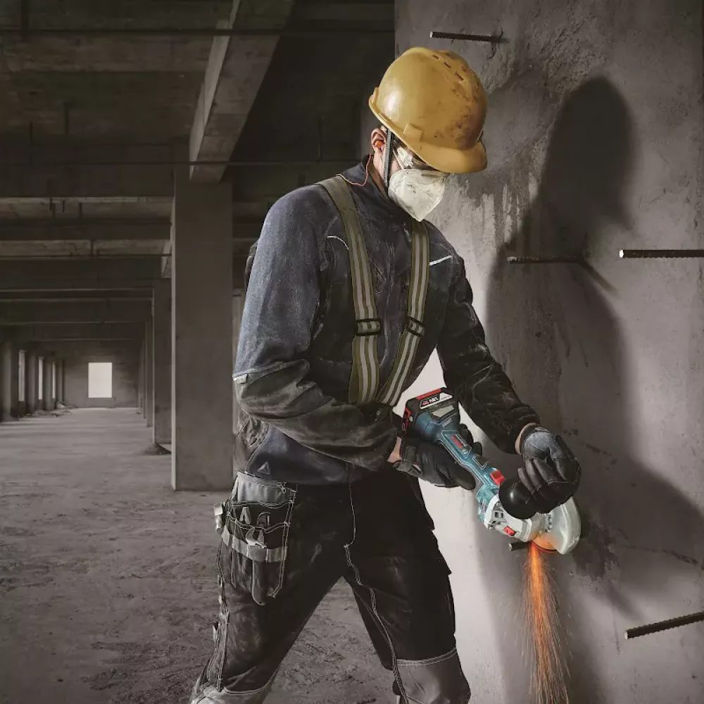 Bosch GWS 180-LI Professional аккумуляторная угловая шлифмашина (2 x 4 A·ч, ЗУ) 06019H90R0