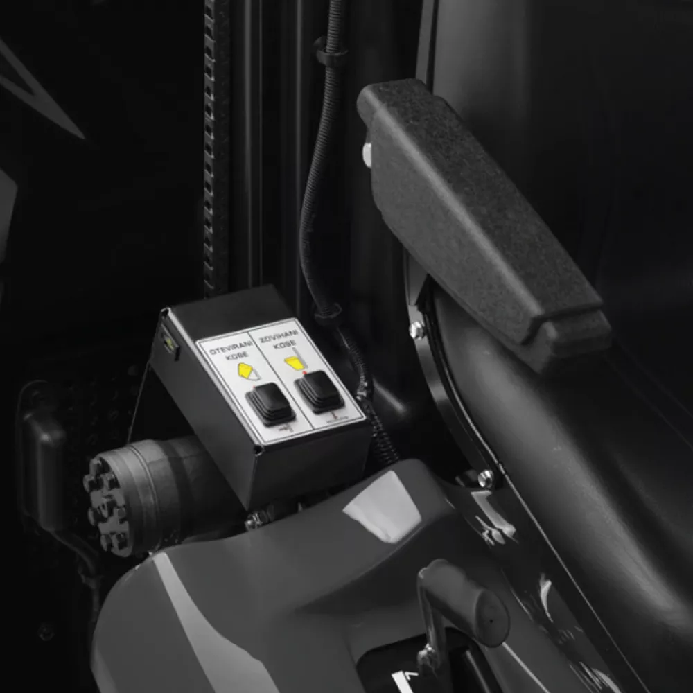 Caiman Comodo Max 2WD HD 107D2K2 газонокосильная машина